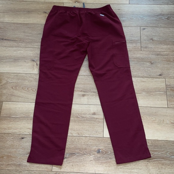 Figs womens Yolo skinny scrub pants burgundy Size M - Picture 2 of 7